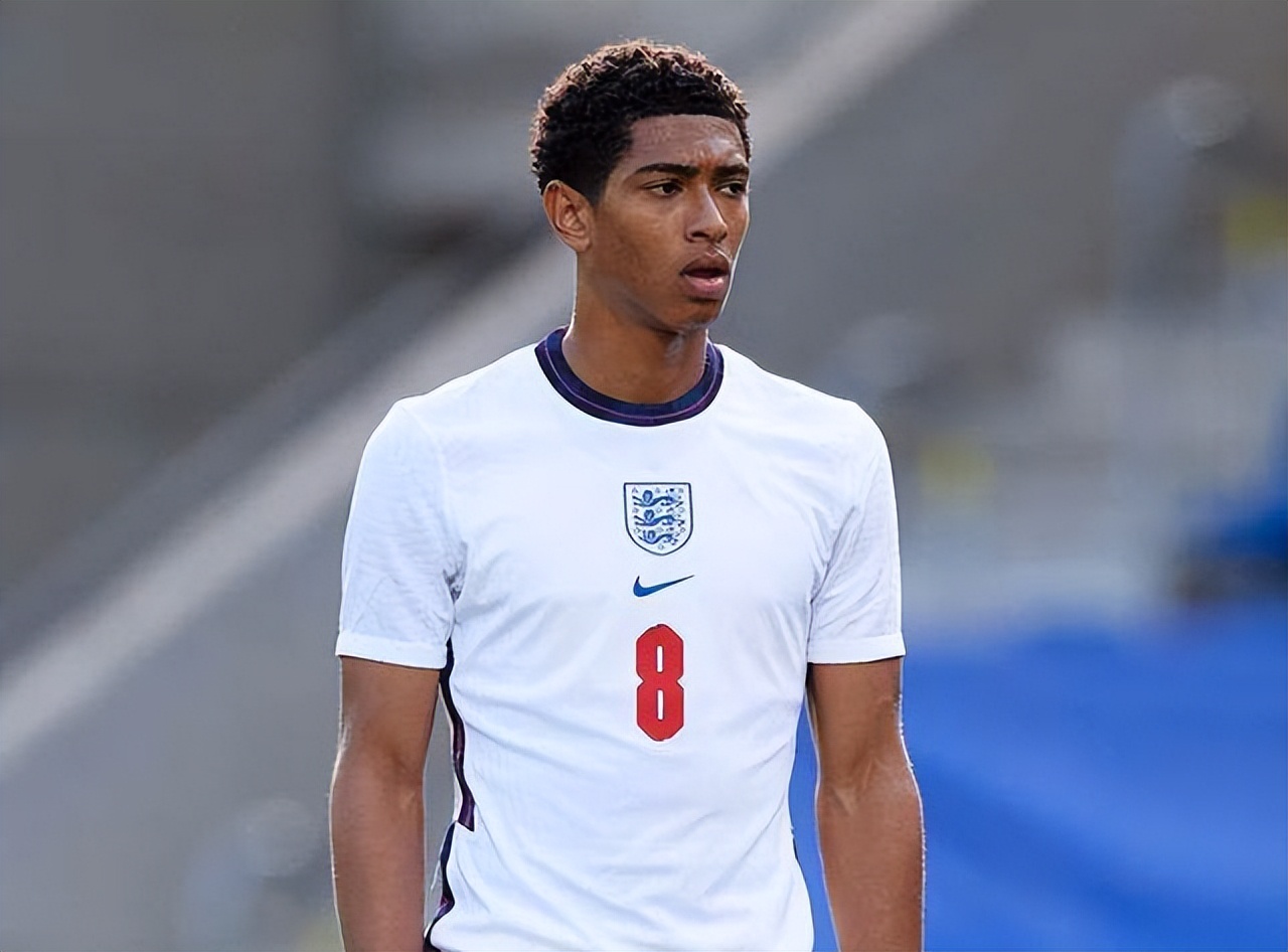 世联赛疯狂夜：巴西逆转日本，意大利横扫，冠军归属难料（世联赛惊魂夜：巴西逆袭日本、意大利横扫，冠军悬念陡增）