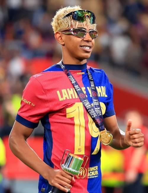 外媒：马拉多纳的宝马i8进行拍卖，起拍价1万欧元（外媒曝马拉多纳的宝马i8将上拍，起拍价1万欧元）