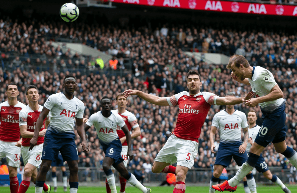 哈维-西蒙斯：我的名字烙印了母亲对巴萨的爱；年少成名并不好（哈维-西蒙斯：我的名字刻着母亲对巴萨的情怀；过早走红并非好事）