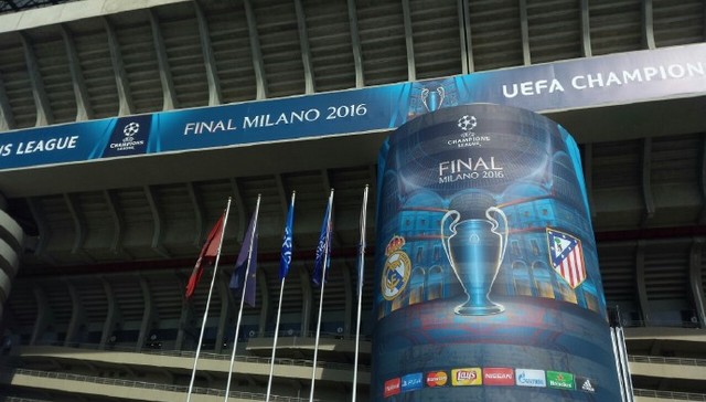 记者：汶马探赛后与海港助教约翰交换队服，两人曾在横滨合作（记者：赛后汶马探与海港助教约翰互换球衣，二人曾在横滨共事）