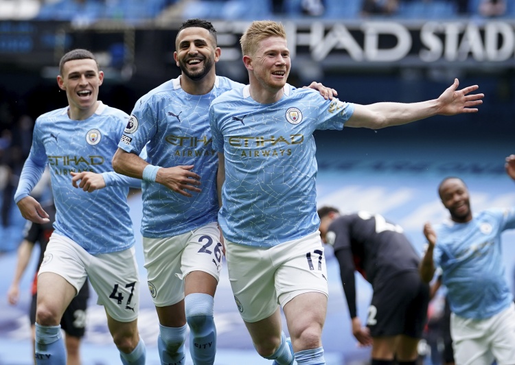 球队取胜后送亚泰降级，海牛球迷在退场时高喊“亚泰降级啦”（海牛取胜致亚泰降级，退场球迷齐声喊“亚泰降级啦”）