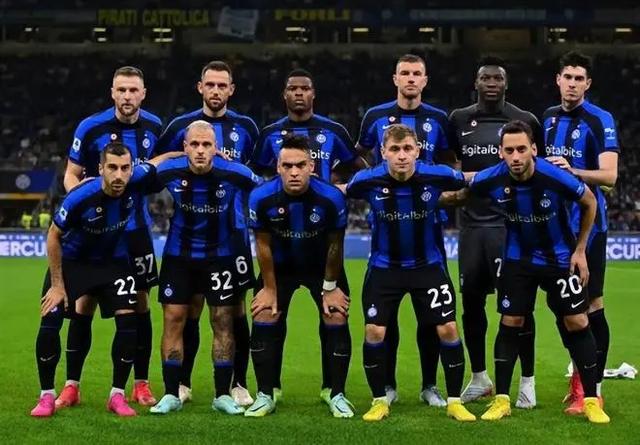 葡超杯赛前为若塔兄弟默哀，若塔的遗孀和父母出席（葡超杯赛前悼念若塔兄长，若塔遗孀及父母到场）