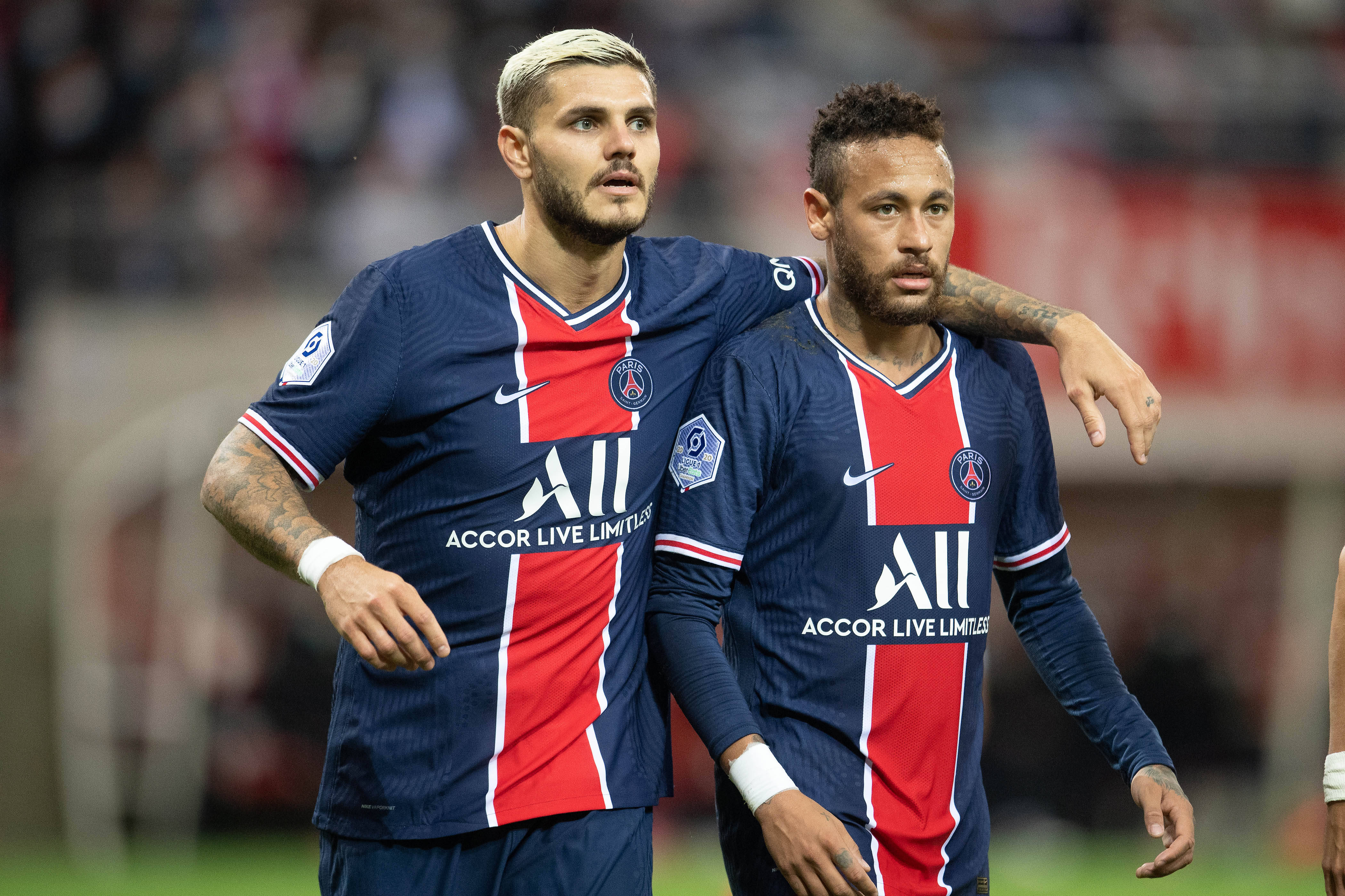 足球这项运动陪伴了我整个初高中，今天我十八岁了，...（从初中到高中，足球一直相伴；十八岁的今天，...）