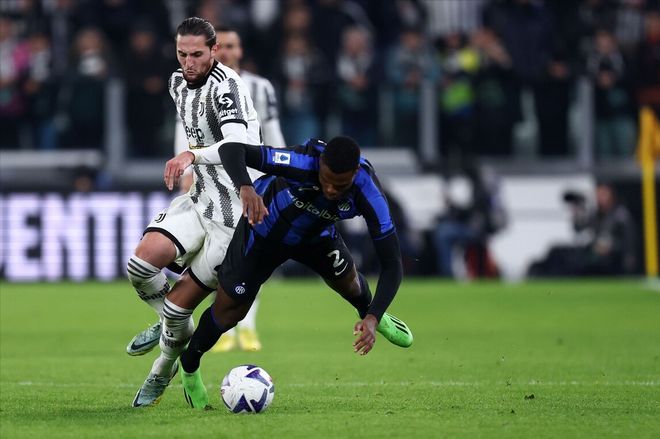 达成尤文生涯200场里程碑，洛卡特利获赠纪念球衣（洛卡特利迎尤文生涯第200场，获赠纪念球衣）