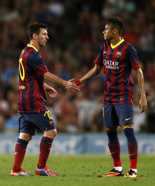 向余望谈冲超：感谢球迷和教练团队这一年的努力，我们做到了（向余望谈冲超成功：感谢球迷与教练组一年付出，我们完成目标）