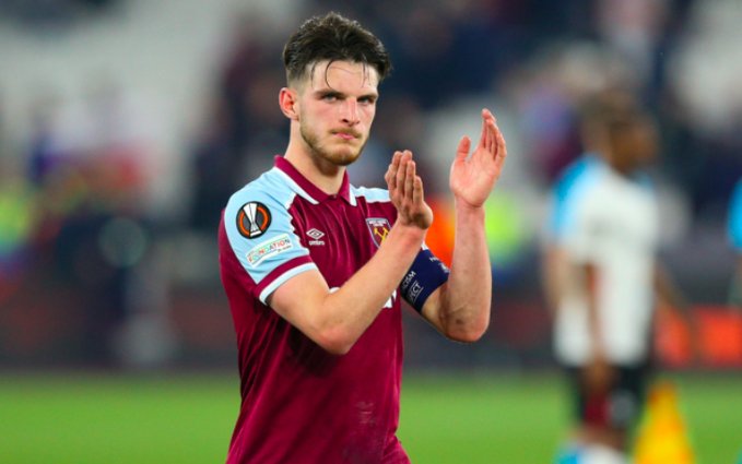 养伤近1年后复出？阿莫林：若马丁内斯进替补席，随时可登场（阿莫林：马丁内斯伤愈将近一年，若进替补席可随时登场）