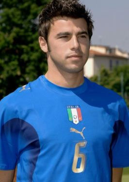 输国米后萨里称意大利裁判水平不够格，拉齐奥官方发声明澄清（不敌国米后，萨里质疑意大利裁判执法水准，拉齐奥官方随后发声明澄清）