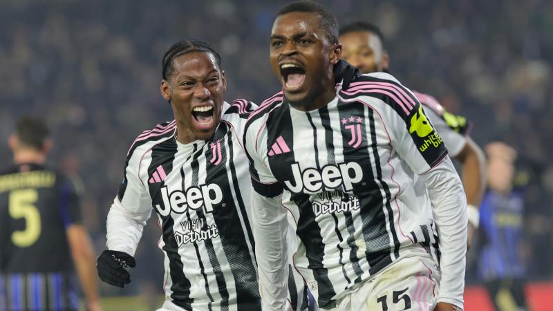 看着都疼！加纳国脚脚踝90度翻转，被日本击败，下轮战玻利维亚（加纳国脚脚踝近90度扭曲令人揪心，球队不敌日本，下一轮迎战玻利维亚）