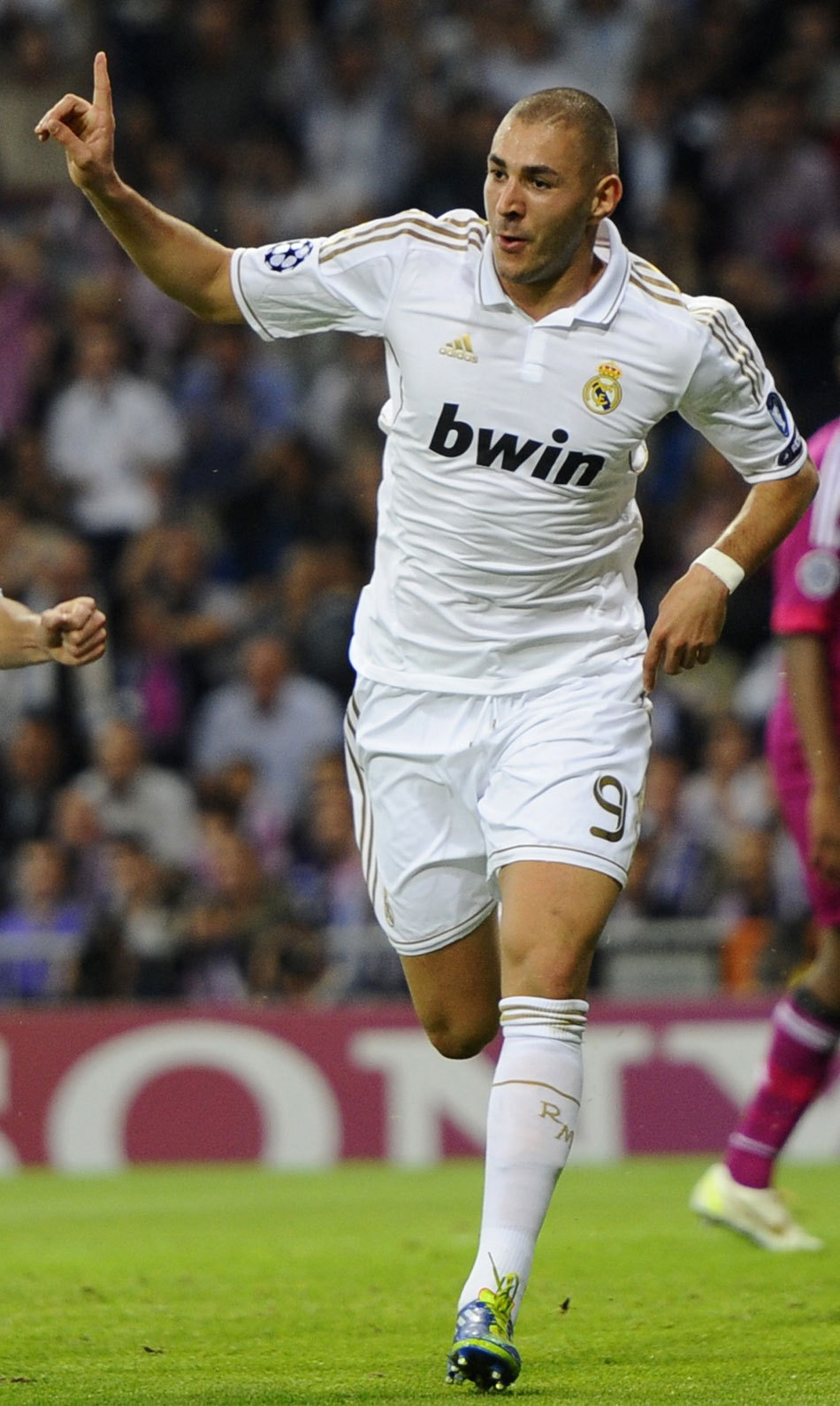 开拓者状态回升终止连败（开拓者回勇，连败止步）