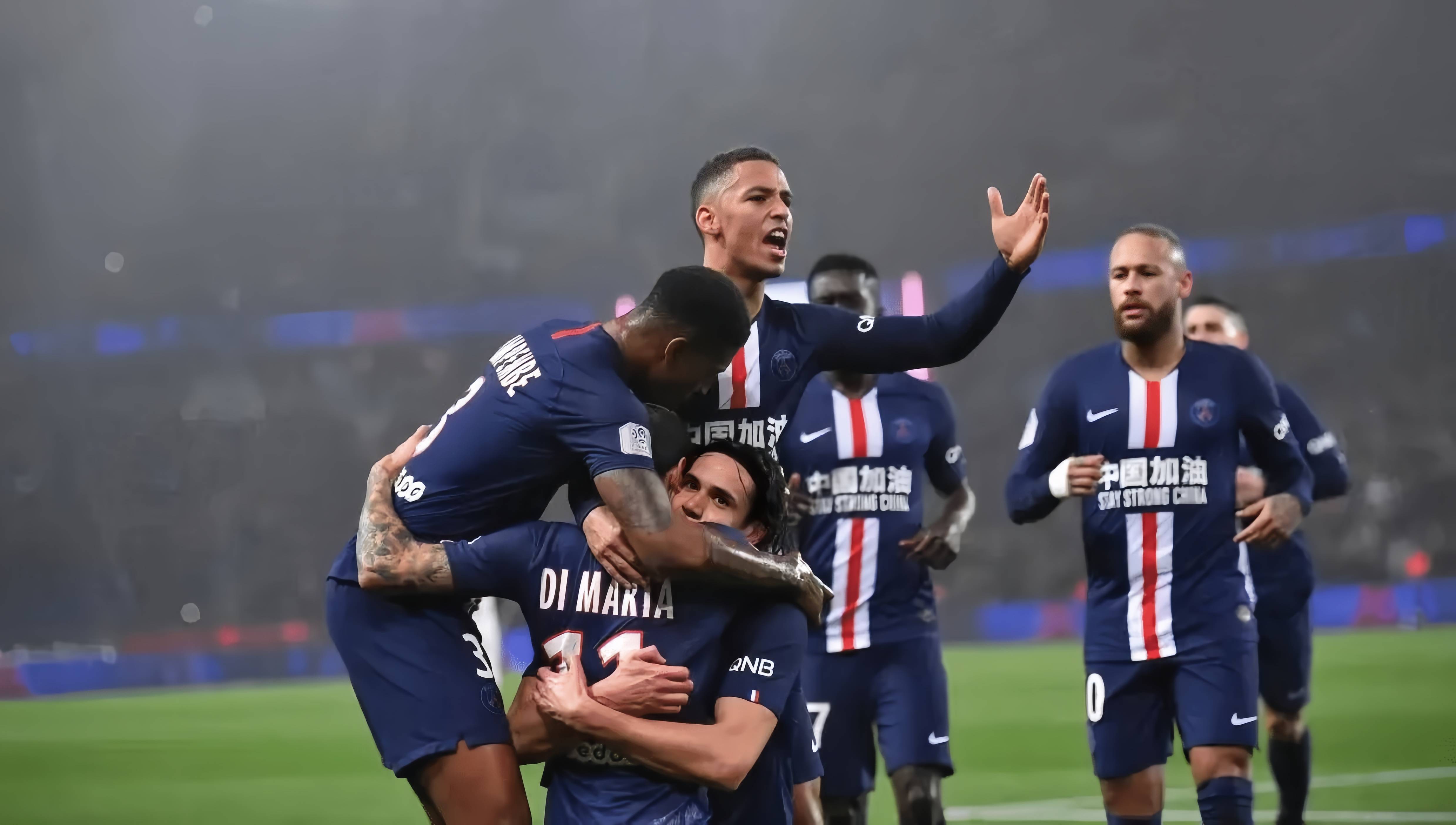 高颜值一家人！排球世界冠军晒全家福，两儿一女粉雕玉琢漂亮可爱（排球世界冠军晒全家福：一家颜值在线，两儿一女精致可爱）