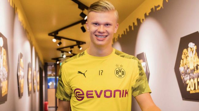 凌空斩世界波，王燊超当选中超官方第29轮最佳球员（凌空世界波定乾坤，王燊超荣膺中超第29轮官方最佳球员）