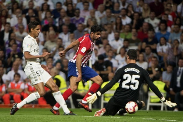 曼联客场4-1胜狼队，B费2射1传，取得3轮不败，积分追平切尔西，排名升至第六。（曼联客场4-1大胜狼队，B费双响+助攻，联赛三轮不败，积分追平切尔西升至第六位）