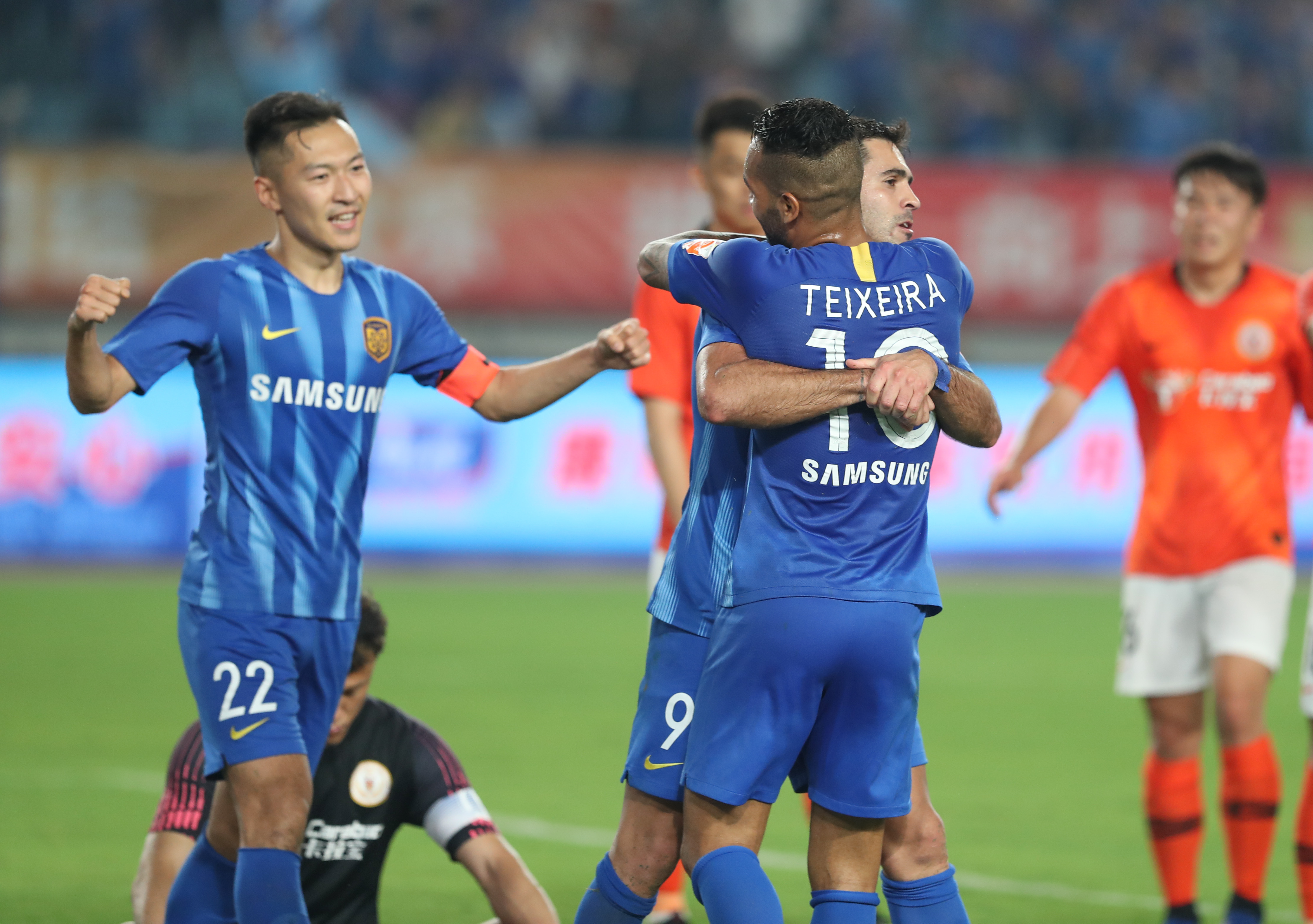 半场战报：罗马1-0乌迪内斯，洛伦佐-佩莱格里尼点射破门（半场战况：罗马1-0暂领先乌迪内斯，洛伦佐-佩莱格里尼点球建功）