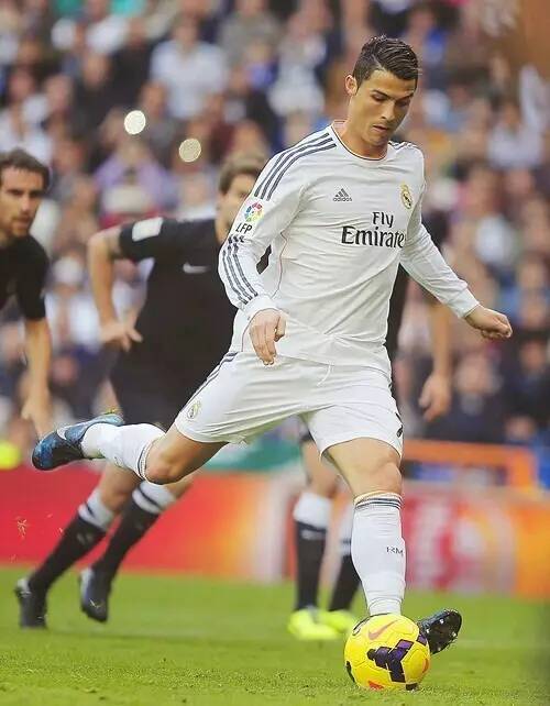 世欧预半场：比利吉亚建功，罗马尼亚暂1-0波黑（欧洲预选赛半场：比利吉亚破门，罗马尼亚暂以1-0领先波黑）