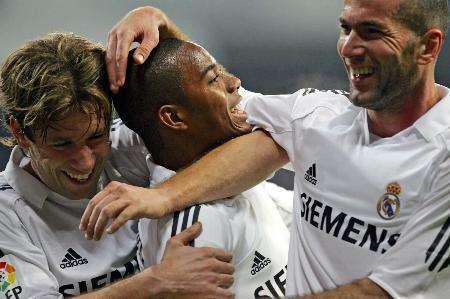 送出助攻，拉菲尼亚当选巴萨vs阿拉维斯全场最佳球员（凭借助攻，拉菲尼亚荣膺巴萨战阿拉维斯全场最佳）