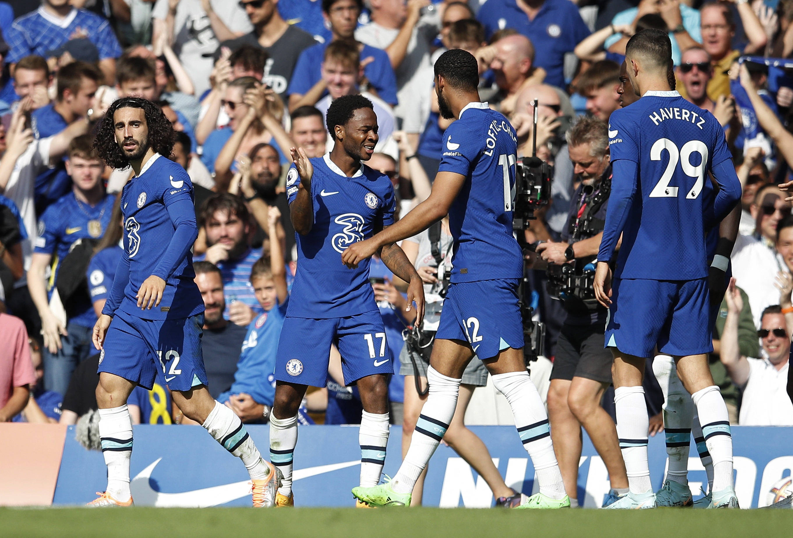 英超：曼联客场2-1击败莱斯特城（英超：曼联2-1客胜莱斯特城）