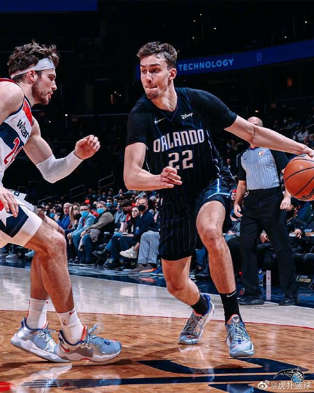 现出明显的 现出明显的